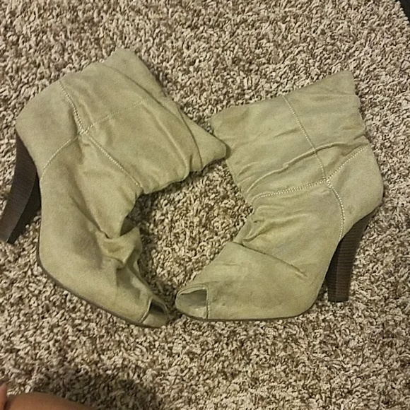 Shoes - Picture 2 of 3